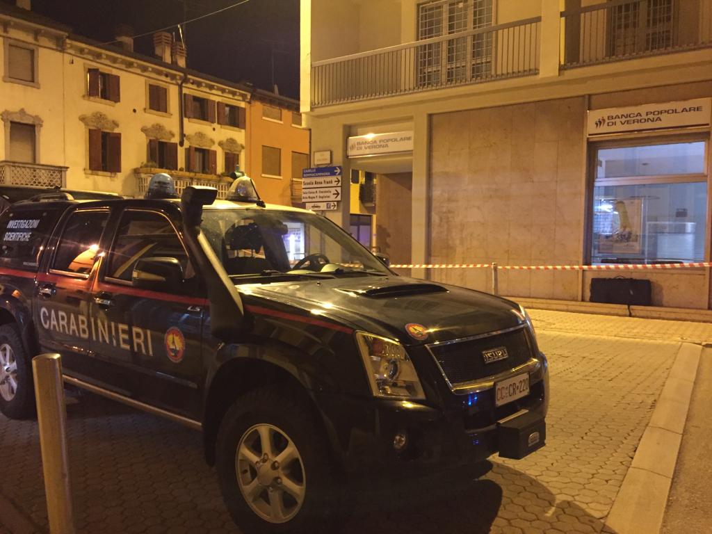 Malviventi tentano di far saltare in aria lo sportello bancomat di Lugagnano