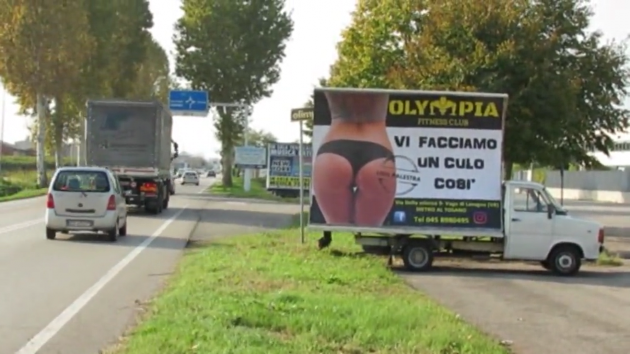 Campagna irriverente di una palestra veronese: “Vi facciamo un c… così”