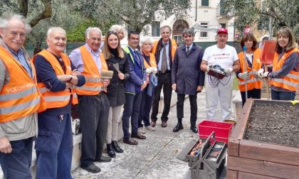 Gli angeli del bello rimettono a nuovo piazza Isolo