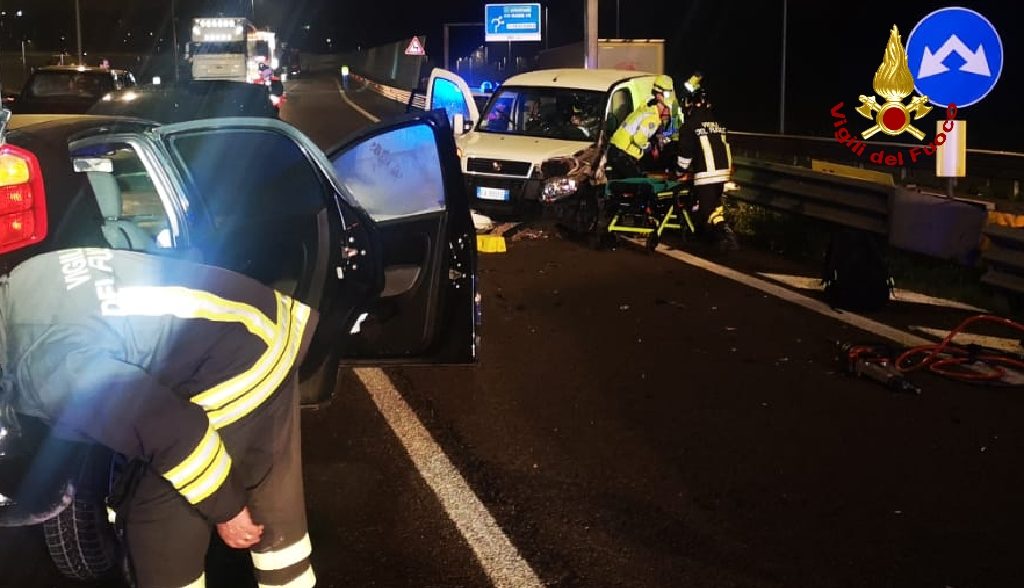 Peschiera, frontale in tangenziale: 2 feriti