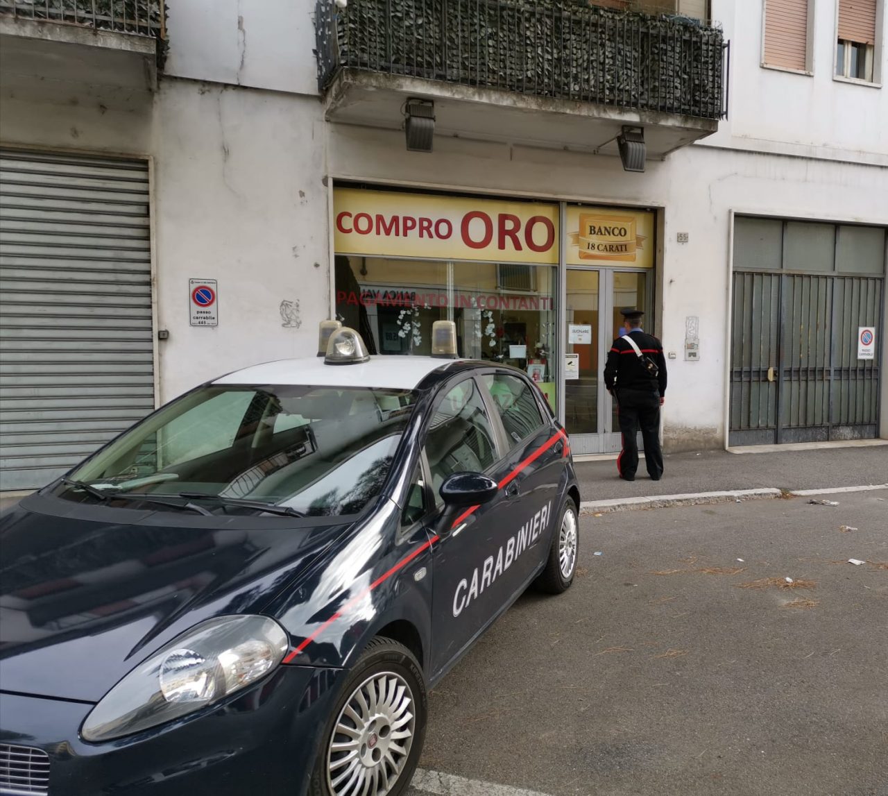Ruba preziosi e si reca al Compro Oro ma viene scoperta