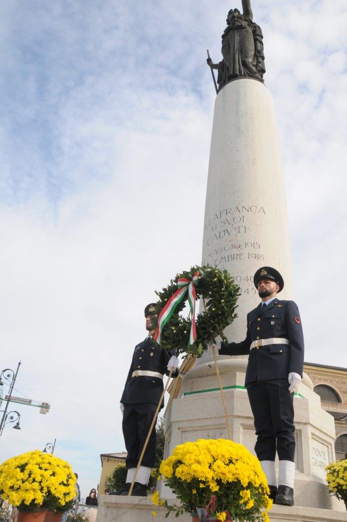 4 novembre, il 3° Stormo in Piazza Giovanni XXIII a Villafranca