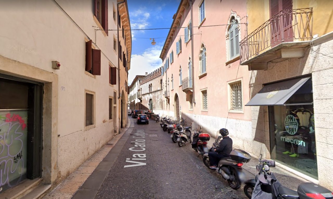 Chiusa per lavori la centralissima via Cattaneo