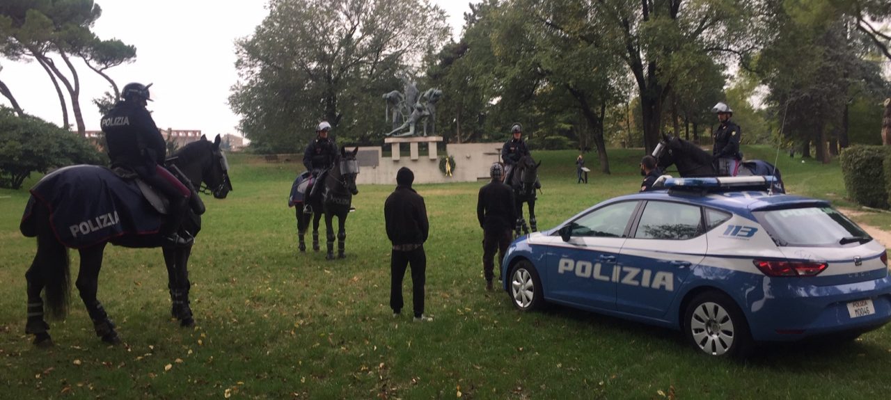 Reparto a cavallo sui Bastioni: sequestrato un etto di droga