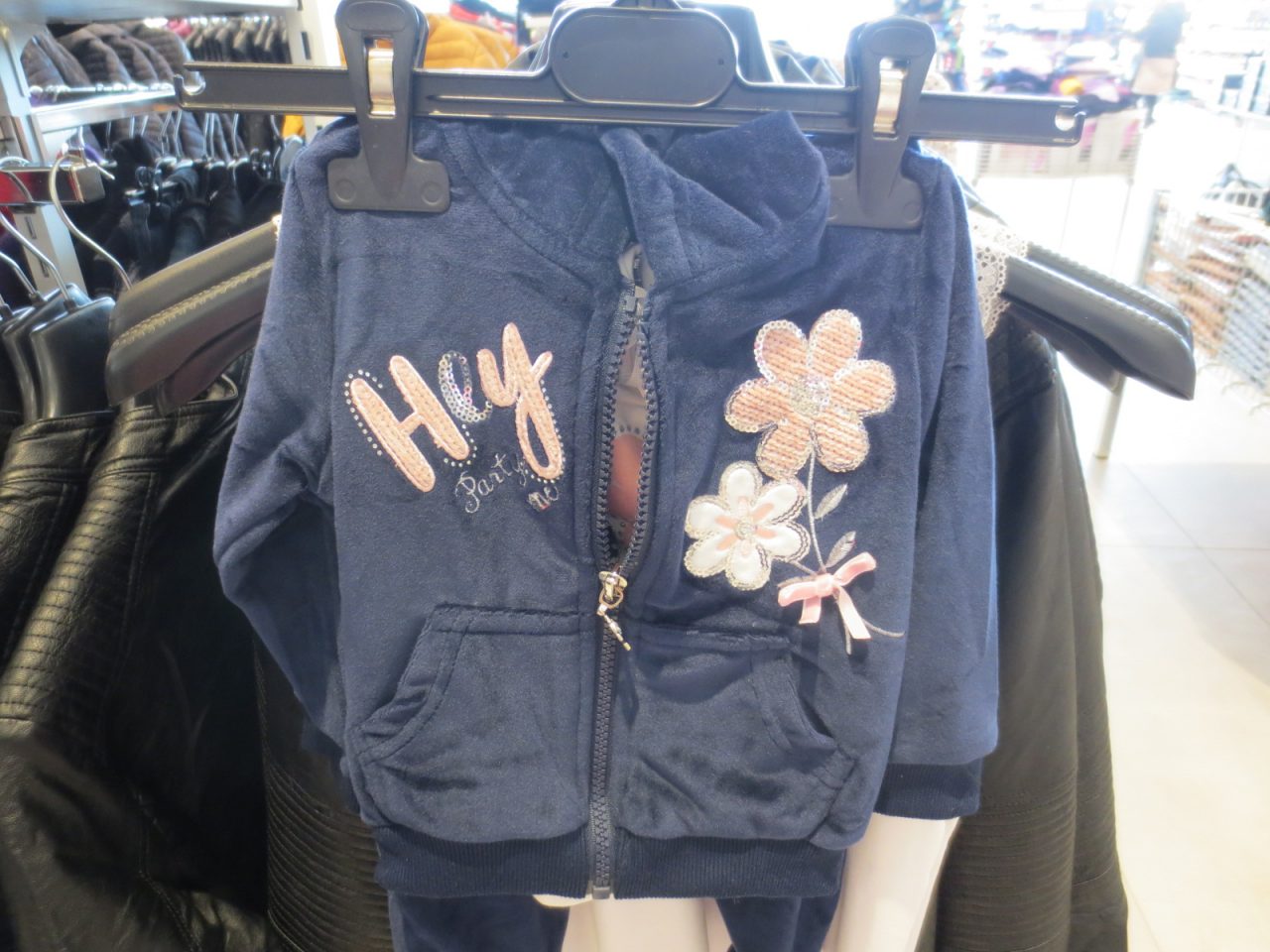 Camera di Commercio di Verona: etichette di fantasia, 500 capi sequestrati