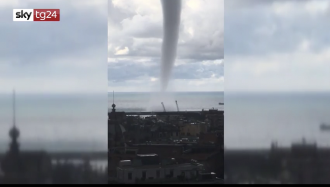 Tromba d’aria spaventosa a Genova VIDEO