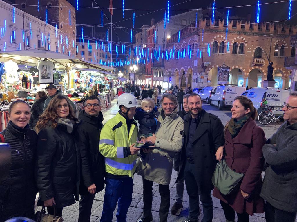 Natale a Verona con 2mila luci nelle principali piazze e vie del centro