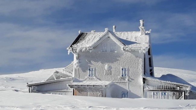 La magia della neve sul monte Altissimo, ecco come si presenta il rifugio Chiesa VIDEO