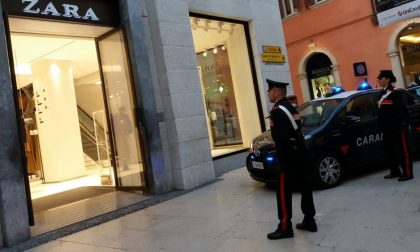 Turista derubata, i carabinieri fermano una 30enne straniera con la refurtiva