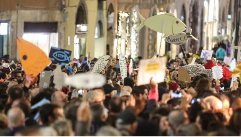 Sardine anche a Verona, migliaia di adesioni per la manifestazione in piazza Isolo