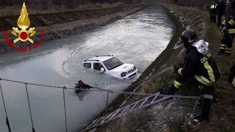 Auto riaffiora dalle acque del Piave, dentro il corpo di Angelo Dalla Favera