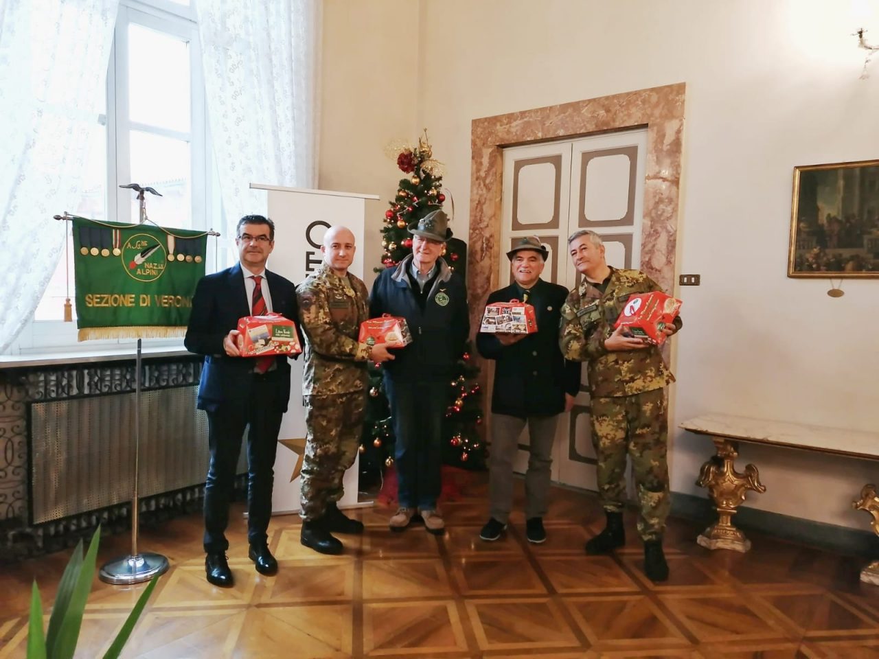 La “pandora” dell’Alpino addolcisce il Natale dei militari italiani