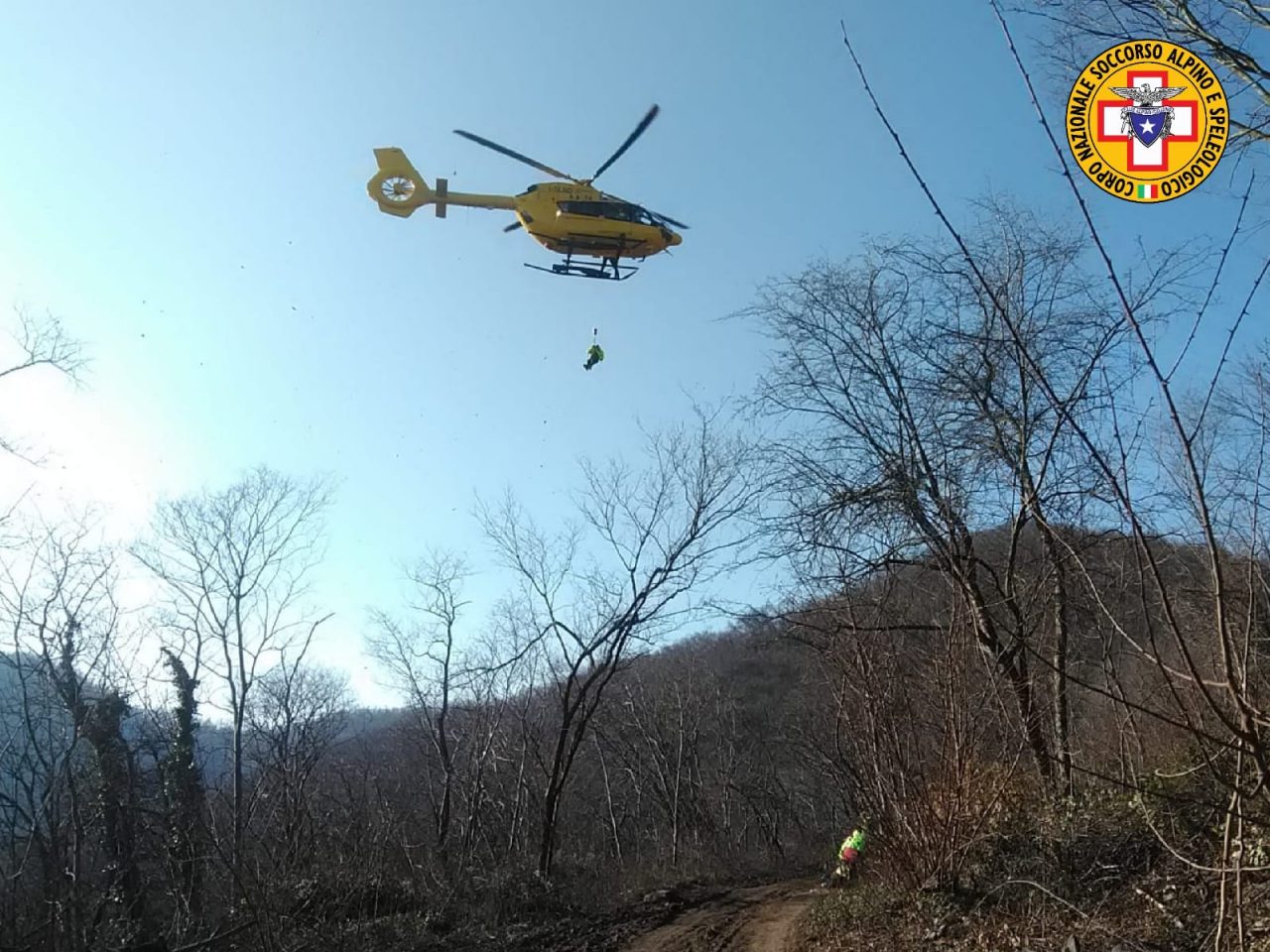 Infortunio sui Colli Euganei, spettacolare intervento del Soccorso Alpino