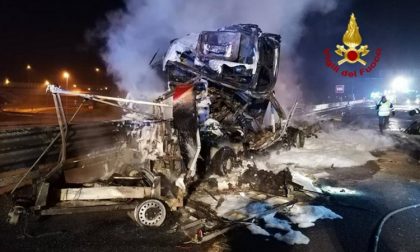 Inferno nella notte sull'autostrada A4, un morto e due feriti