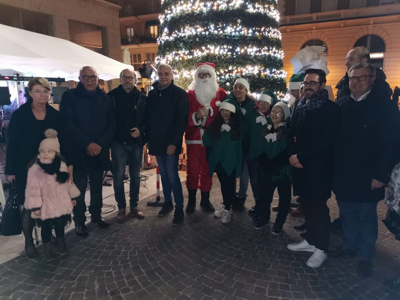 Acceso l’albero in piazza a Legnago, al via gli eventi natalizi