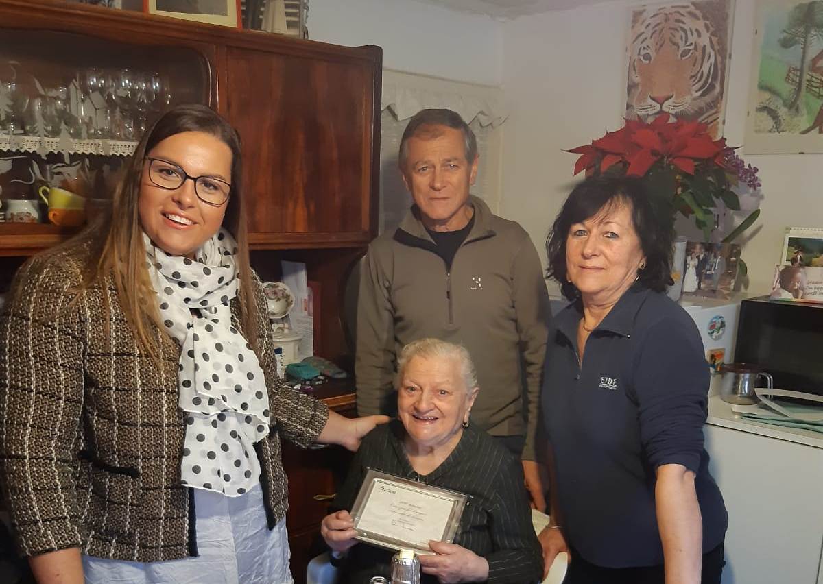 Irma festeggia 100 anni all’insegna dei colori