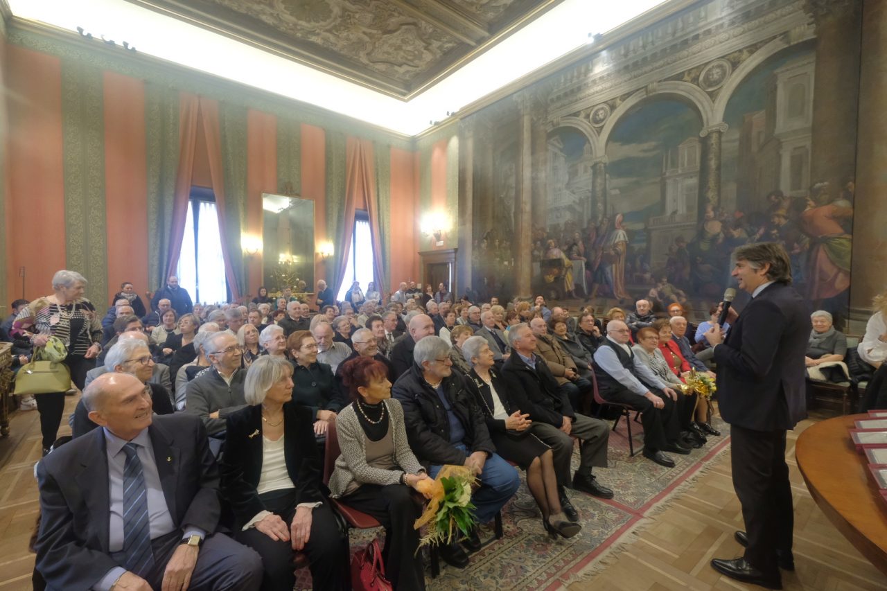 Anniversari di matrimonio, più di 1200 coppie alla cerimonia