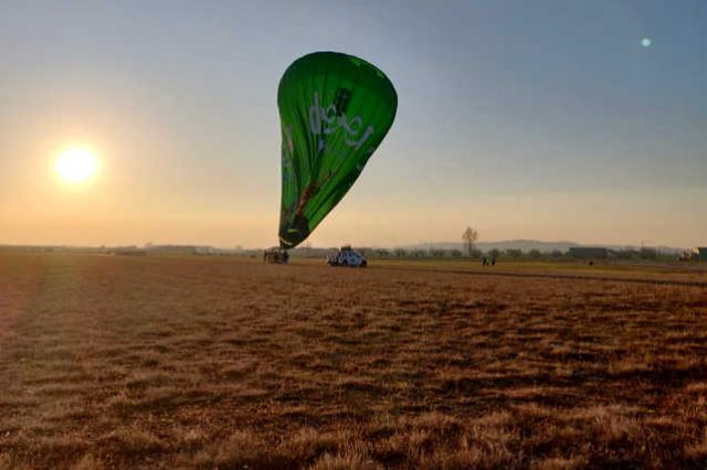 Mongolfiere atterrano al Catullo, traffico aereo in tilt