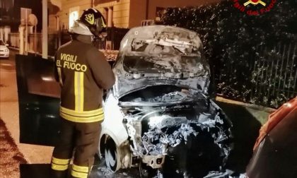 Verona: si incendia un'auto in via Caprera