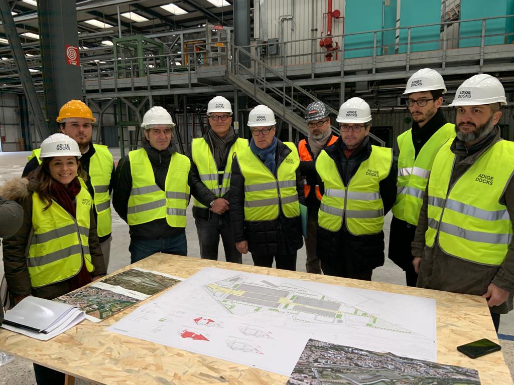 Adige Docks è partito in questi giorni il cantiere con le prime demolizioni