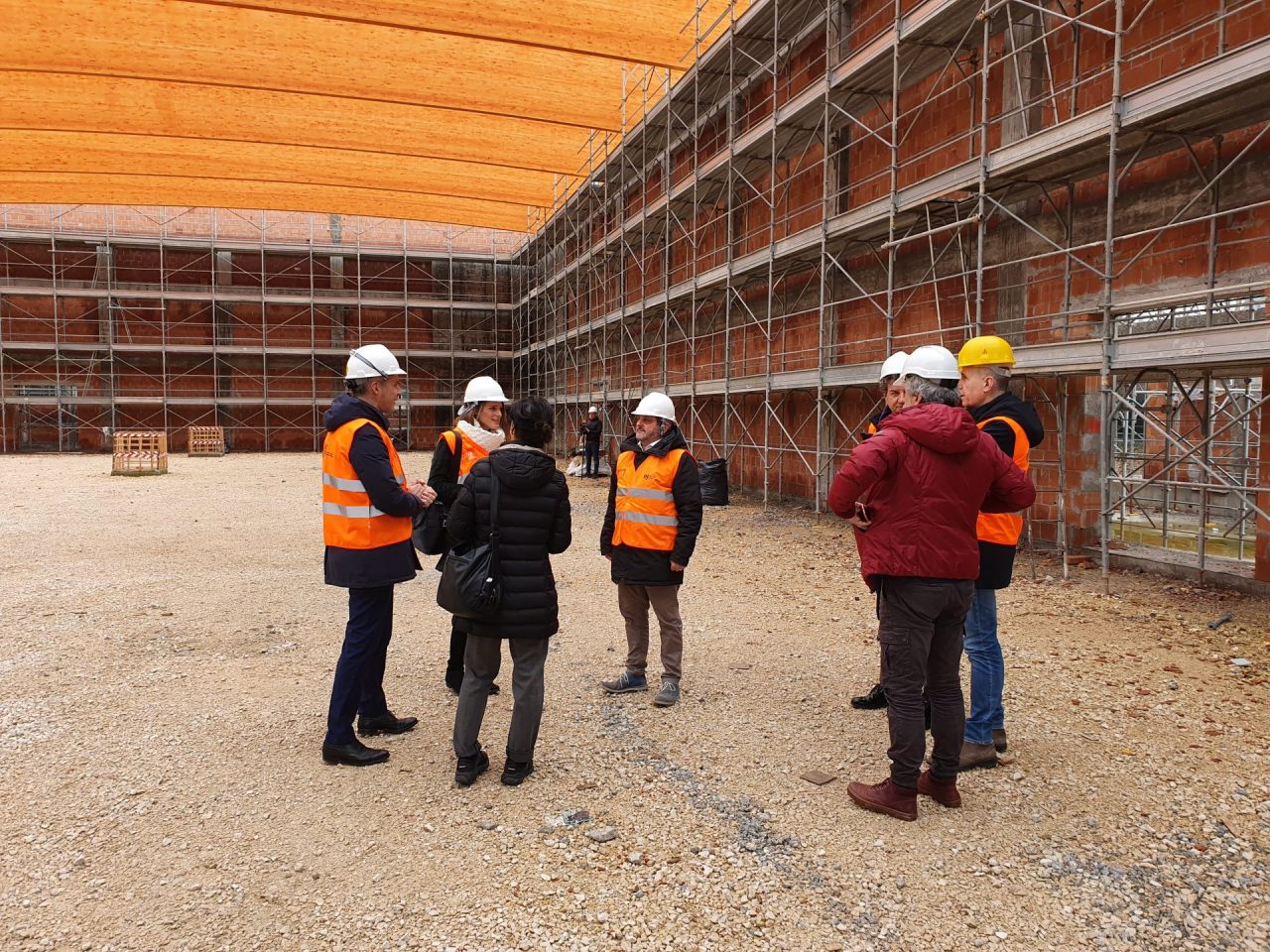 Palazzetto “Le Grazie”, posato il nuovo tetto
