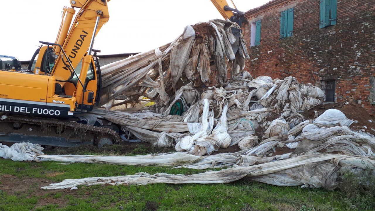 Rifiuti interrati nei comuni veneti, ecco cos’è stato trovato VIDEO e FOTO
