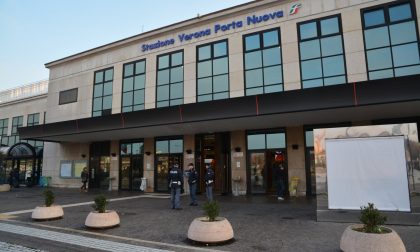 In preda ai fumi dell’alcol offende e infastidisce i passeggeri del treno