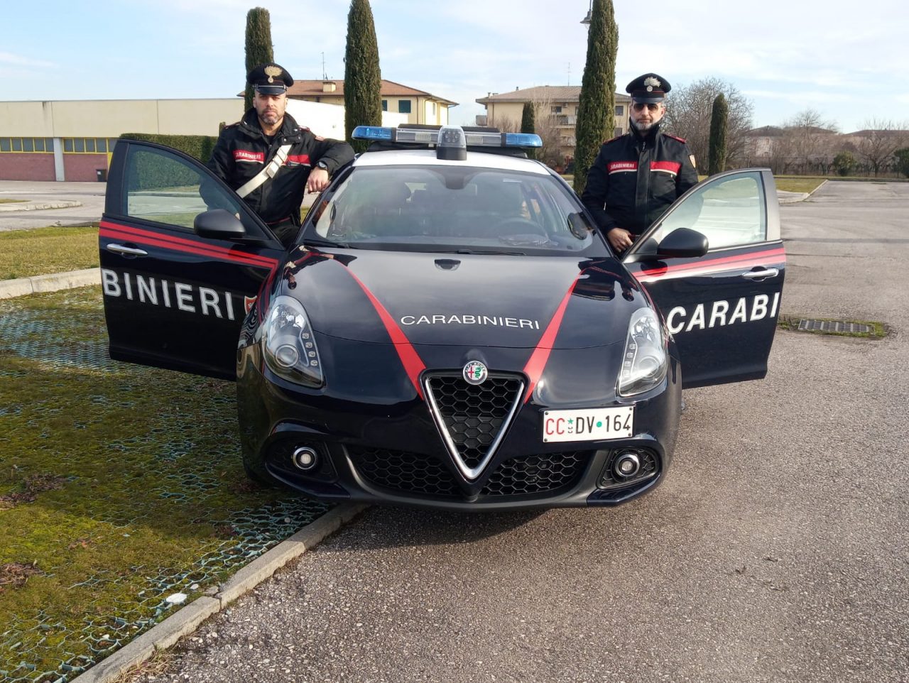 Tenta di rubare una vettura in centro, arrestato