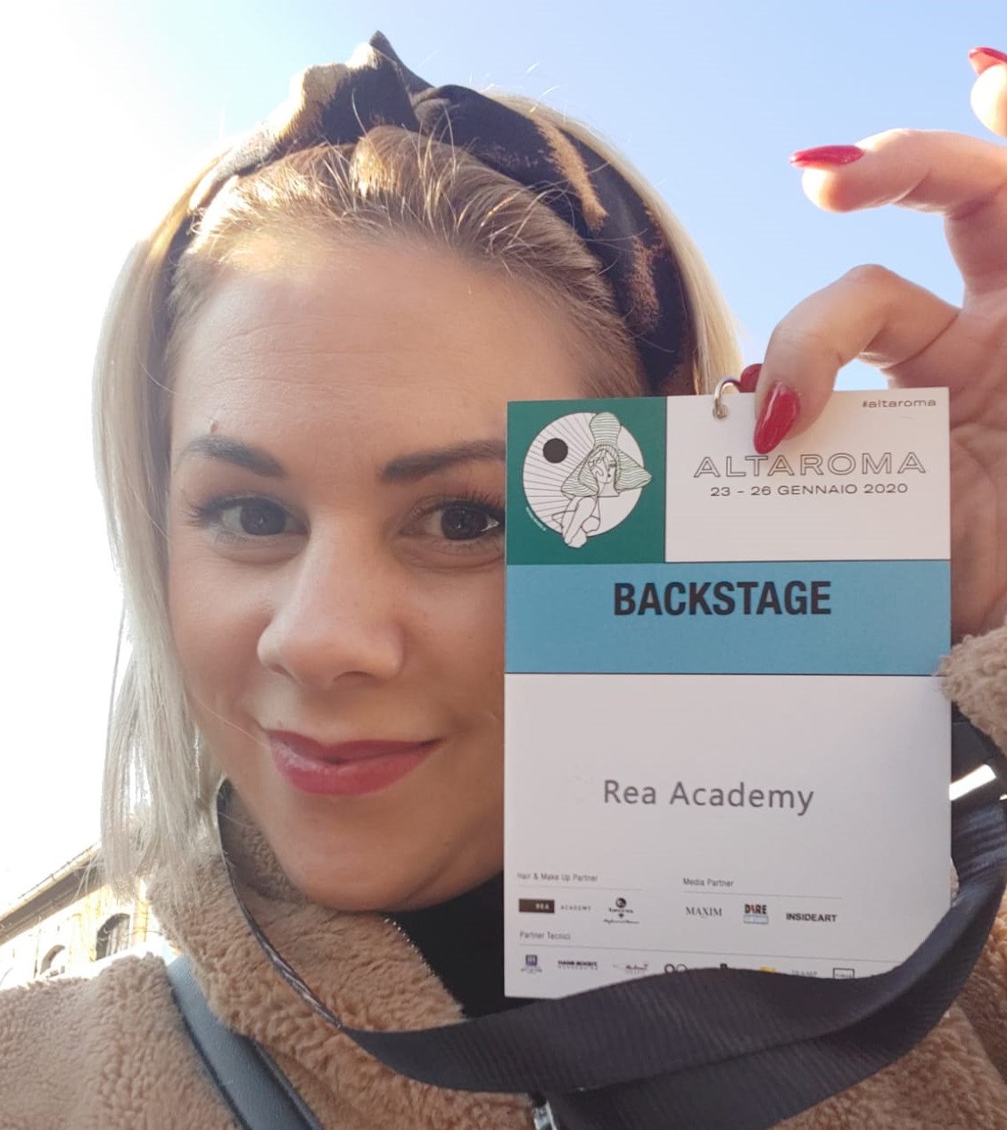 Stefania realizza il suo sogno: disegnare la moda attraverso i capelli