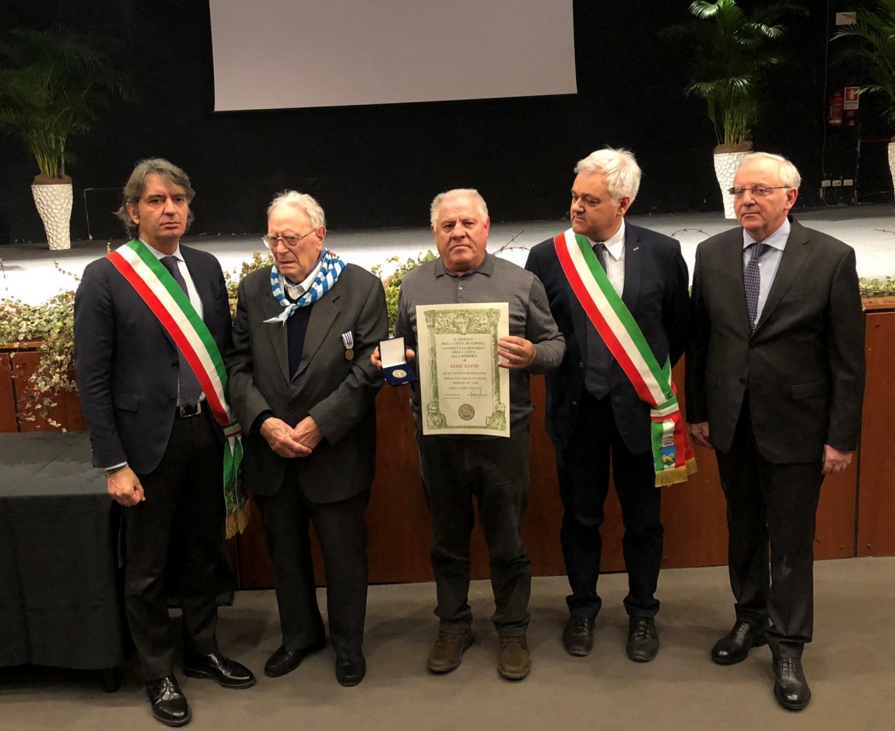 Giornata della memoria, consegnata la medaglia a Guerra e Gatto