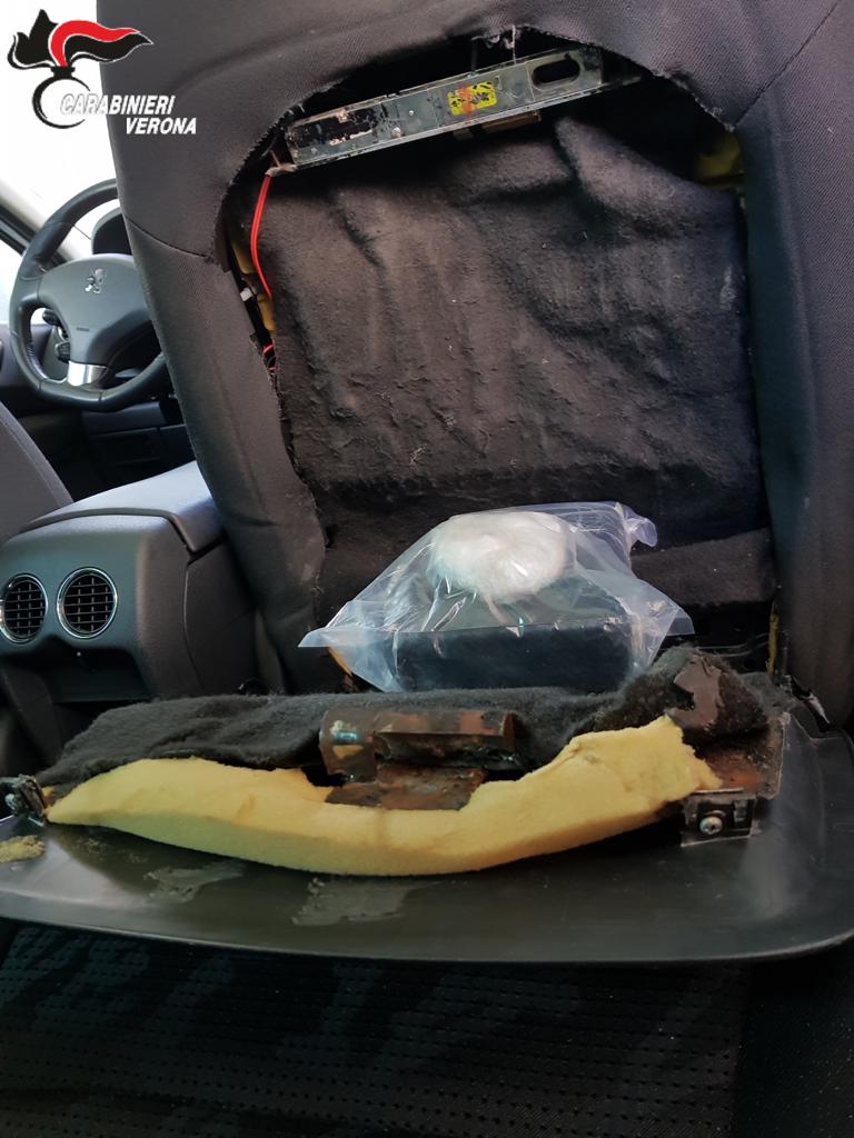 Droga nascosta nello schienale del sedile, arrestato VIDEO