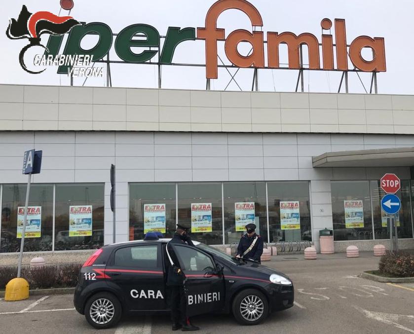 Furto aggravato al Famila, si era impossessato di indumenti ed alcolici