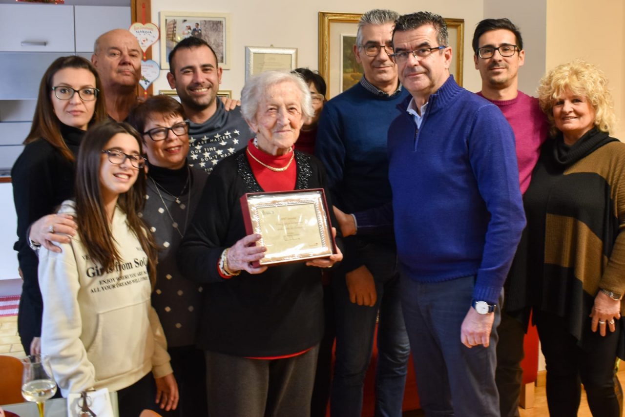 Angela, la nuova centenaria del quartiere Santa Lucia