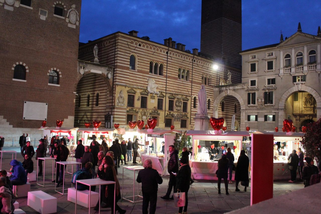 Verona in Love, messaggi d’amore, musica e arte FOTO