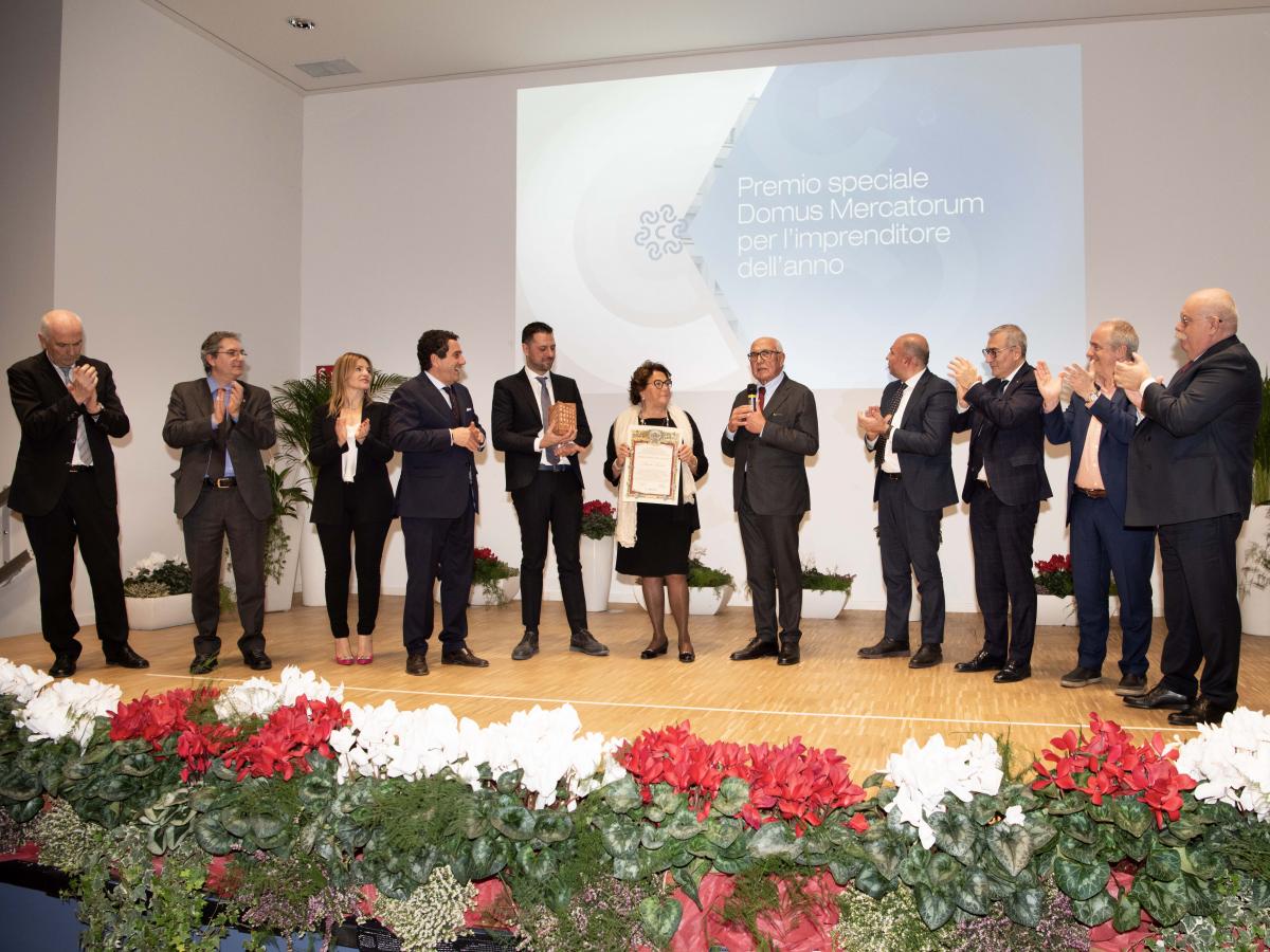 Anerio Tosano riceve il premio Domus Mercatorum