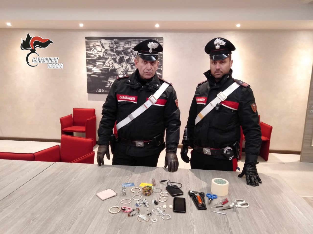 Tre furti messi a segno a Mantova, fermati a Verona