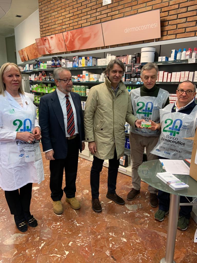 Giornata di Raccolta del Farmaco, anche Sboarina fa il suo dono