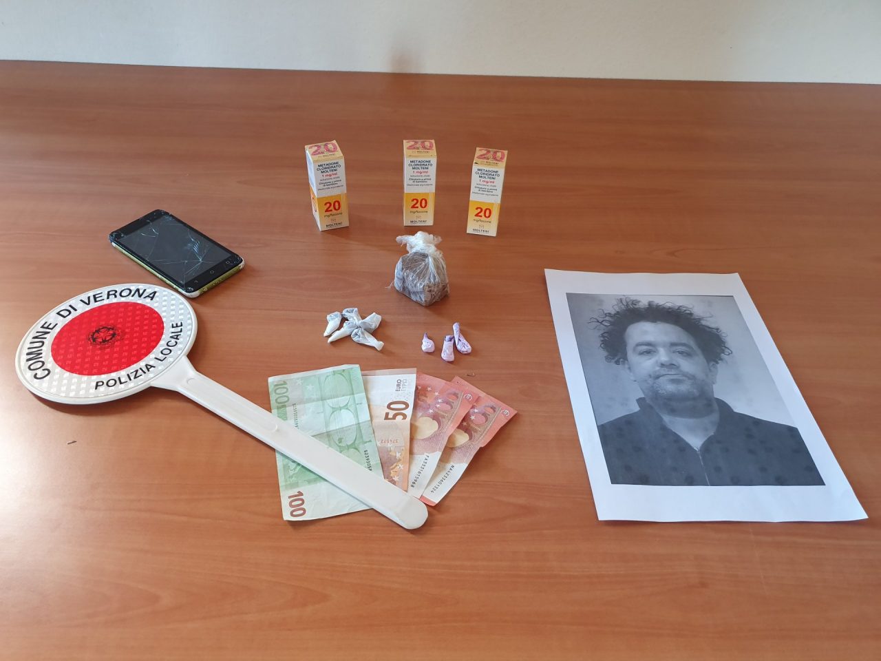 Blitz antidroga, arrestato mentre spacciava alle Golosine