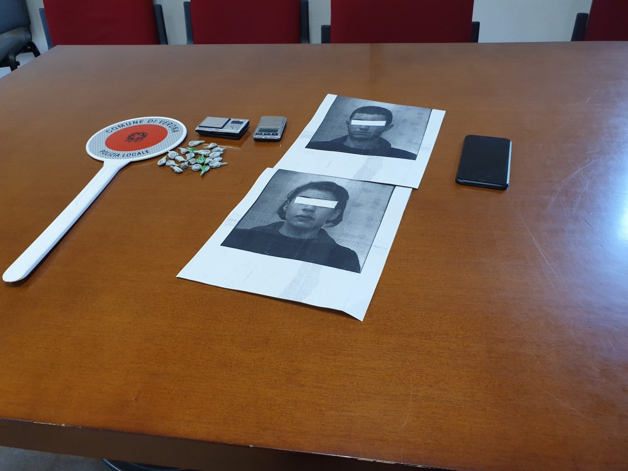 Spacciavano eroina sui Bastioni, ventenni arrestati grazie al fiuto di Pico