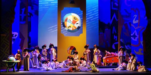 Colori e fantasia per “L’Italiana in Algeri” di Stefano Vizioli al Teatro Filarmonico