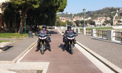 Cinque giovani si ritrovano per mangiare e bere insieme, denunciati