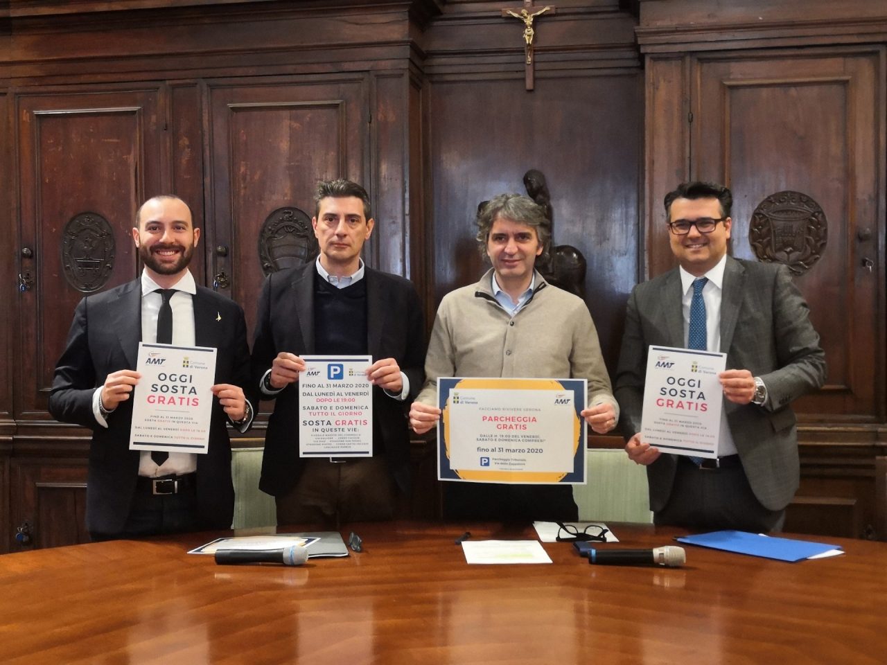 Sosta gratuita su 500 stalli blu e al parcheggio Tribunale, aiuto concreto a turisti e cittadini