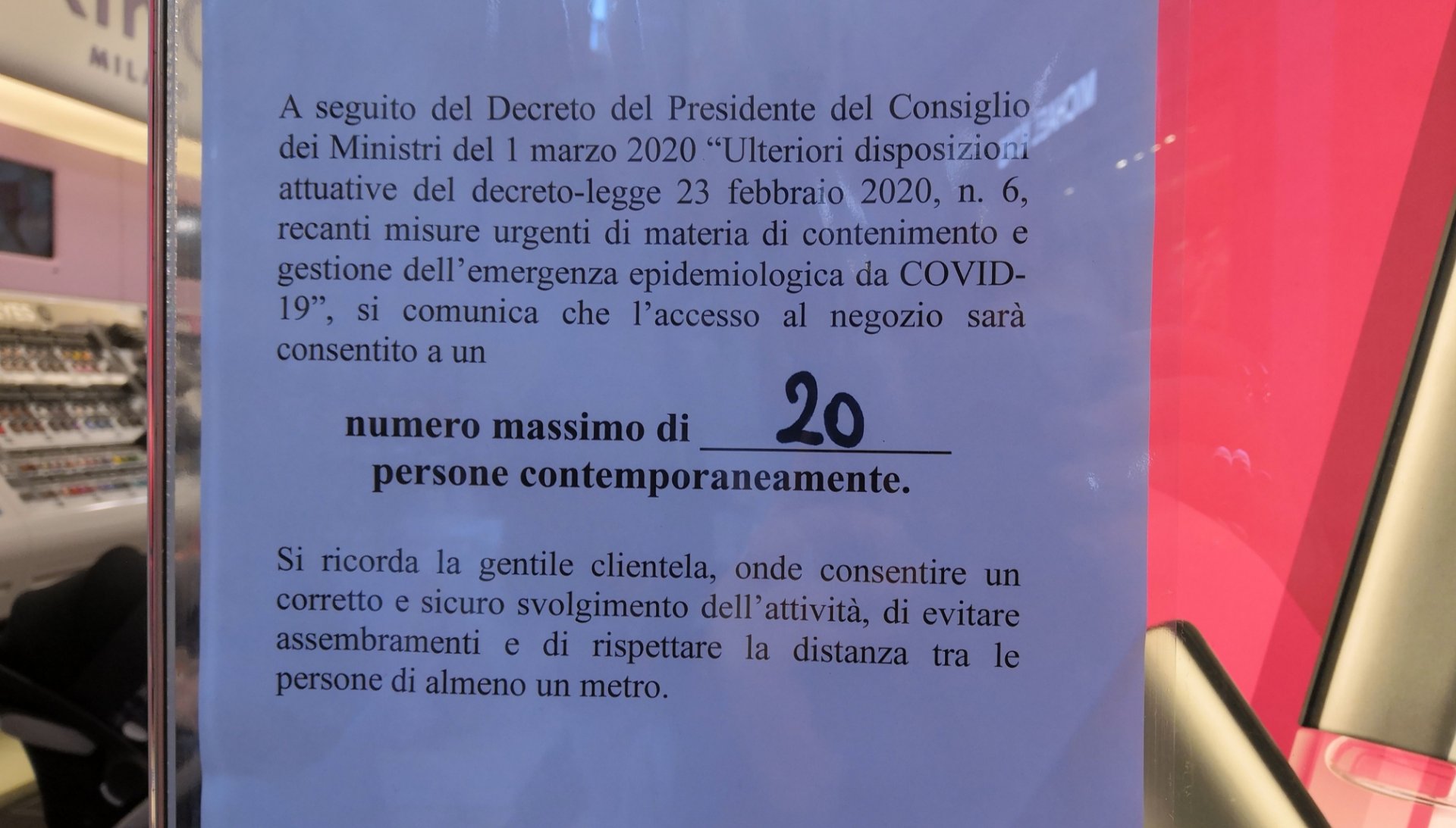 Locali Pubblici Indicato Sulle Vetrine Il Numero Massimo Di Clienti Ammessi Prima Verona