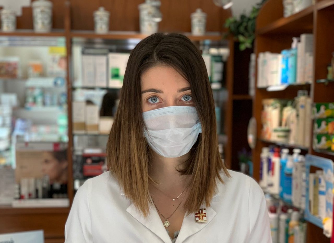 Campagna Federfarma Verona: “Io resto in farmacia. Tu resta a casa. Aiutaci ad aiutarti”