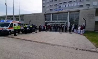 Sirene e applausi, il ringraziamento di Legnago a tutti i medici VIDEO