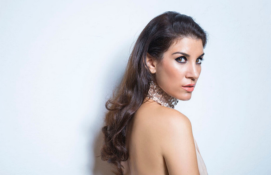 Claudia Pavone, il soprano e la sua Ave Maria alla finestra, Zaia: “Da brividi”