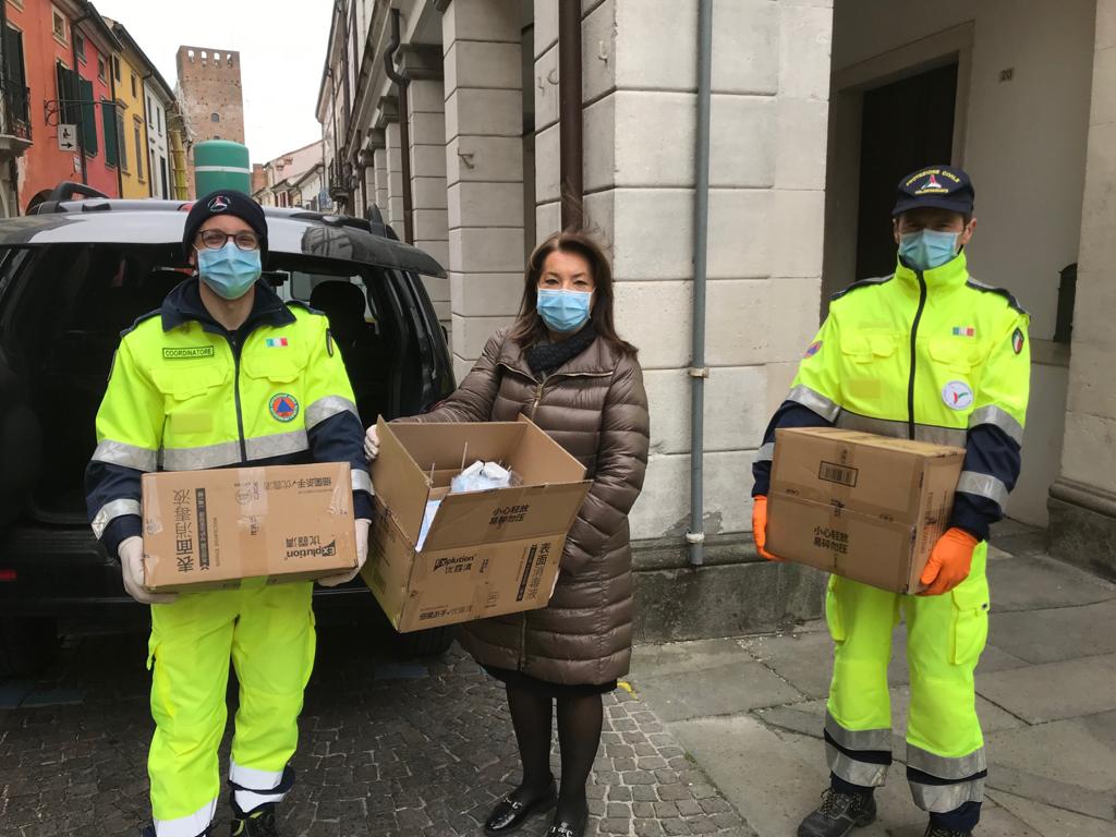 Dalla città di Xi’an 400 mascherine e 58 flaconi di liquido igienizzante