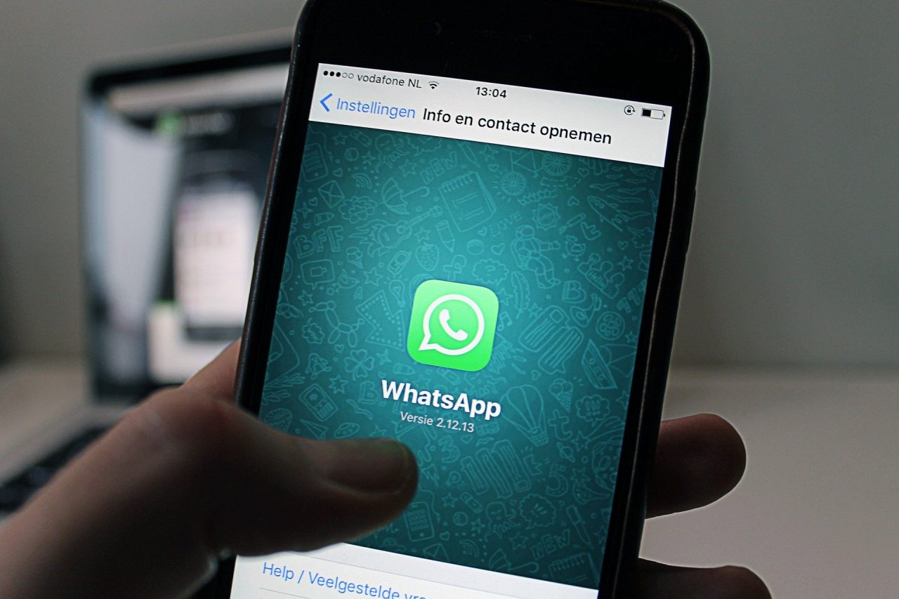 “Disinfestazione con gli elicotteri questa sera”, la fake news fa il giro di Whatsapp