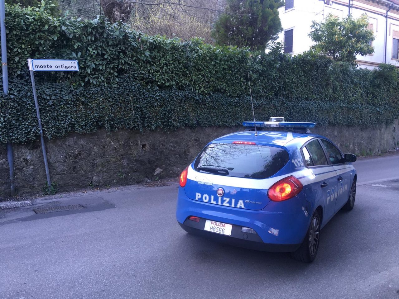 Minaccia la moglie di morte, la prende a calci e pugni fino a farla svenire