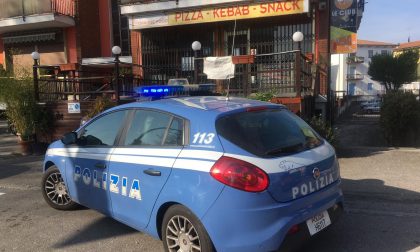 Serve kebab ai clienti senza mascherina e guanti, ignorando i divieti di apertura